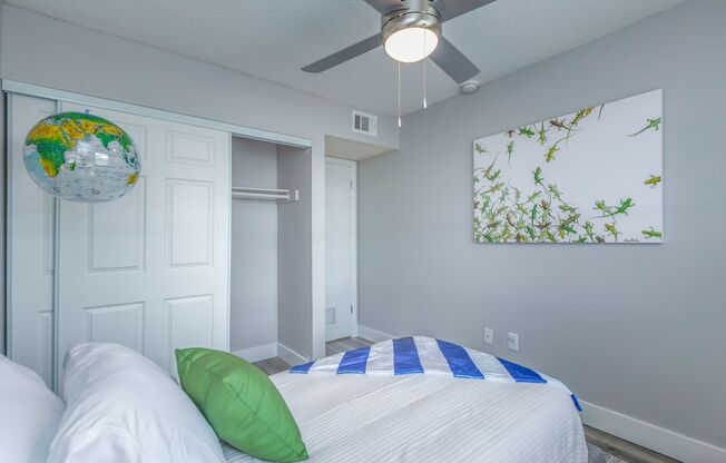 2 beds, 1 bath, 830 sqft, $1,399, Unit 01 - 0422