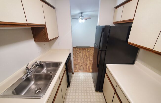 2 beds, 1.5 baths, 950 sqft, $1,434, Unit 5811-2A