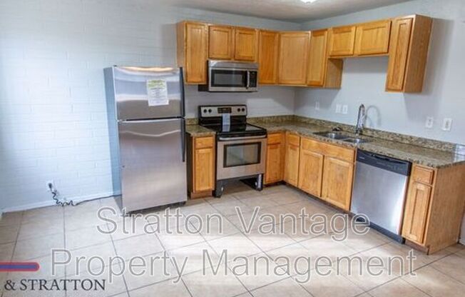 2747 E MOBILE LN
