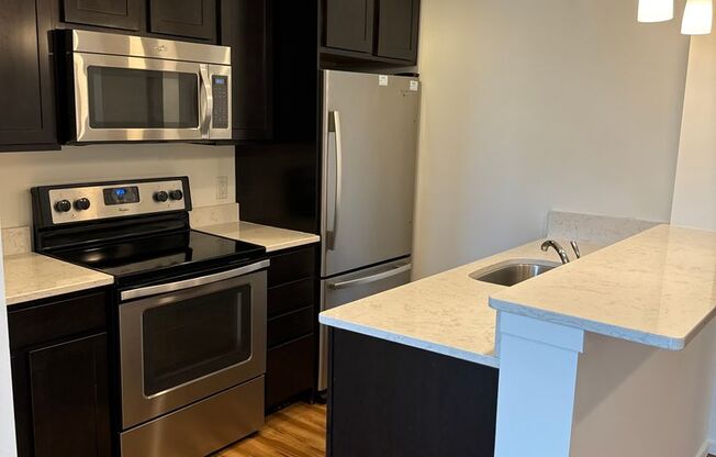 2 beds, 2 baths, 933 sqft, $1,695, Unit 418