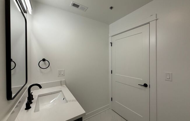 1 bed, 1.5 baths, 689 sqft, $3,395, Unit 204
