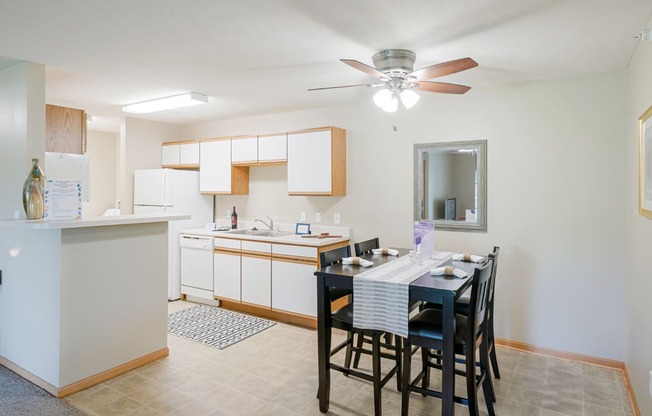 Apartments for Rent in South Lincoln, NE, at Williamsburg Park Apartments