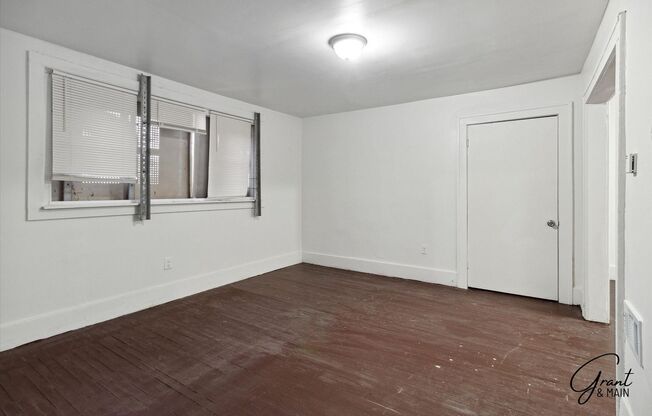 2 beds, 1 bath, $950, Unit Unit 2 - Upper