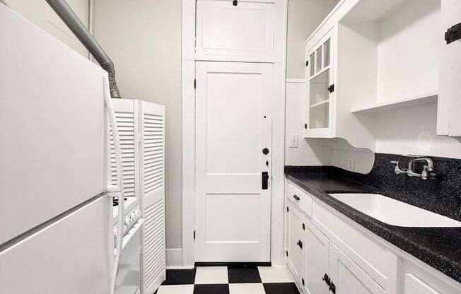 1 bed, 1 bath, $1,135, Unit B2602