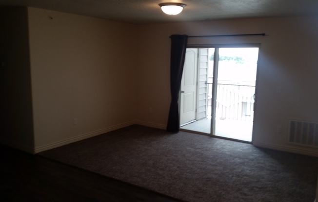 3 beds, 2 baths, 1,300 sqft, $1,400