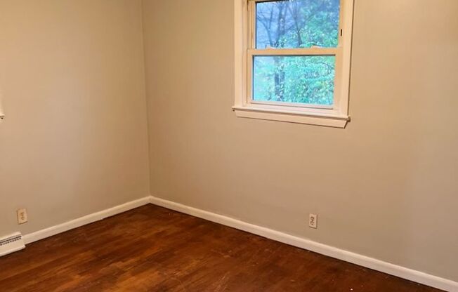 3 beds, 1 bath, $1,200