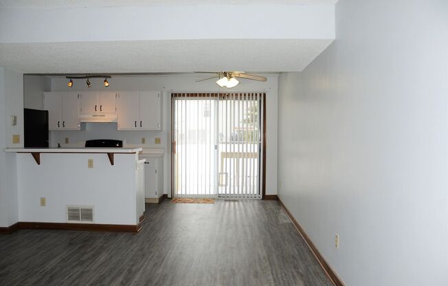 2 beds, 1.5 baths, $1,400