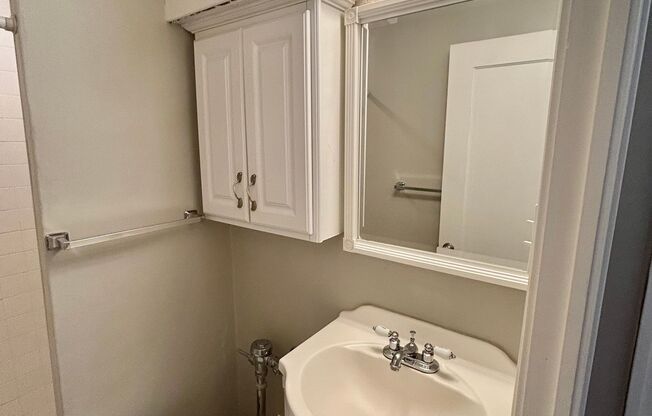 Studio, 1 bath, 200 sqft, $895, Unit 2