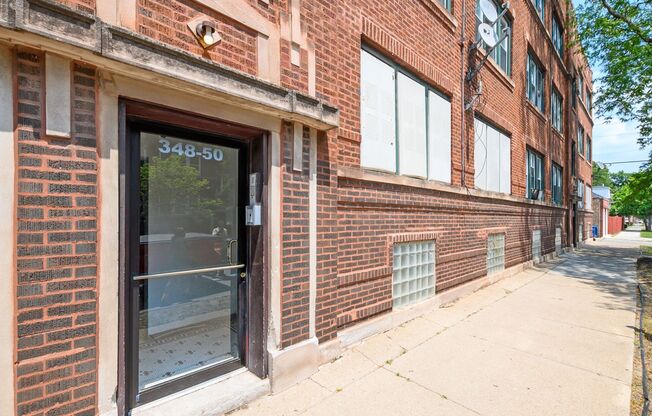 7557-59 S. Calumet Ave. / 348-58 E 76th St.