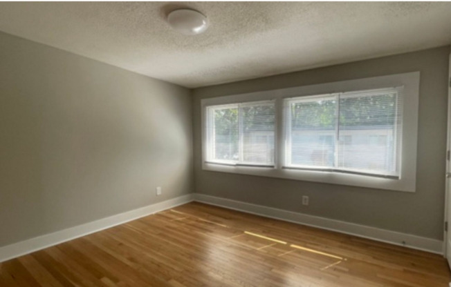 2 beds, 1 bath, $1,600