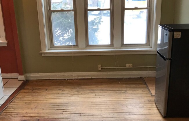 Studio, 1 bath, $725, Unit 15