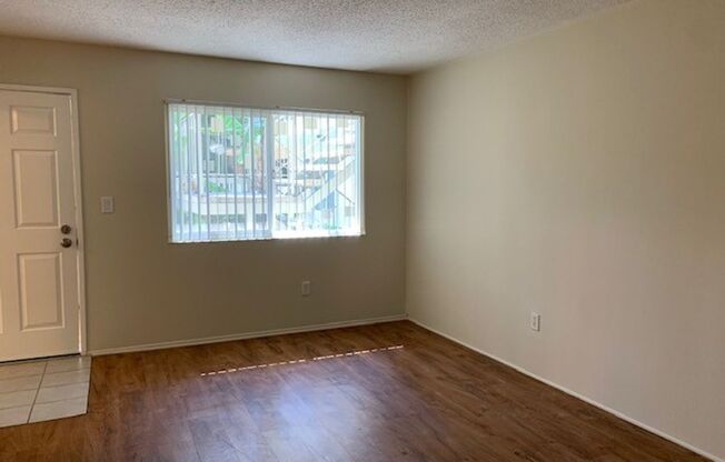 2 beds, 1 bath, 800 sqft, $2,895