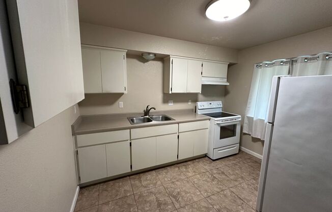 892 Edgewood Ave - 1/2 OFF FIRST MONTH'S RENT