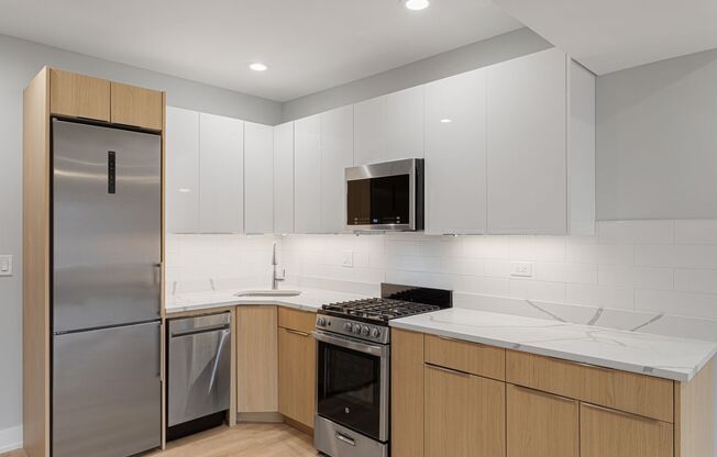 3 beds, 1 bath, 670 sqft, $2,250, Unit 1556-2O