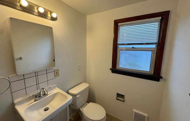 Studio, 1 bath, 600 sqft, $795, Unit 3