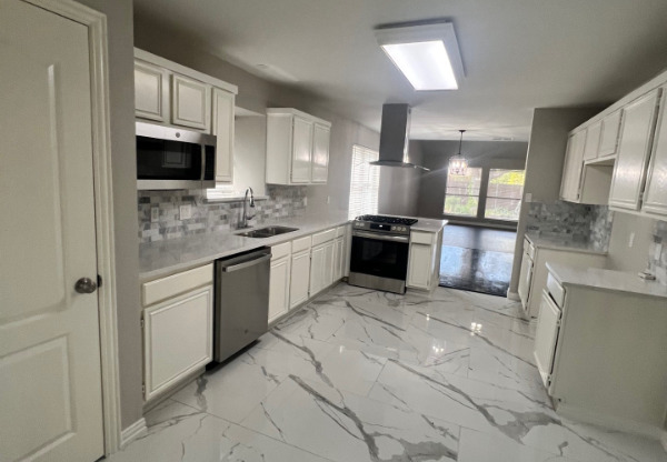 2213 RIDGEWOOD DR
