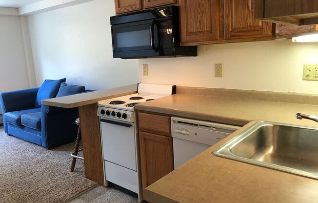 2 beds, 1 bath, $1,695