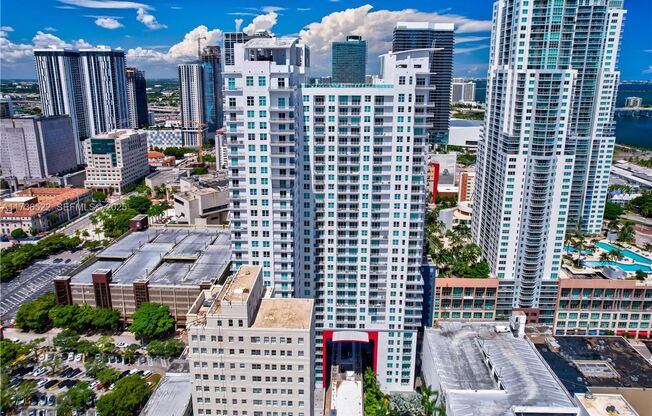 2 beds, 2 baths, $3,300, Unit UNIT: 2013