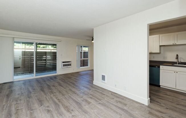 2 beds, 1 bath, 925 sqft, $2,350, Unit 119