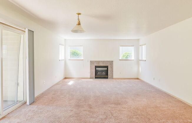 1 bed, 1 bath, 636 sqft, $1,325, Unit 427-27