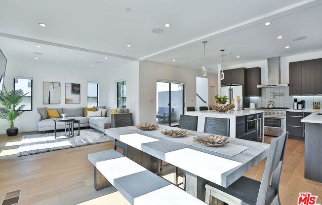 1622 S MANSFIELD AVE