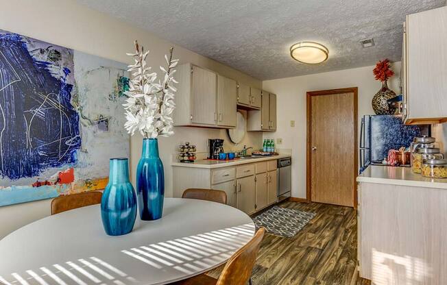 Dining and Kitchen at Bedford Commons Apartments & Heathermoor Apartments, Columbus, OH, 43235