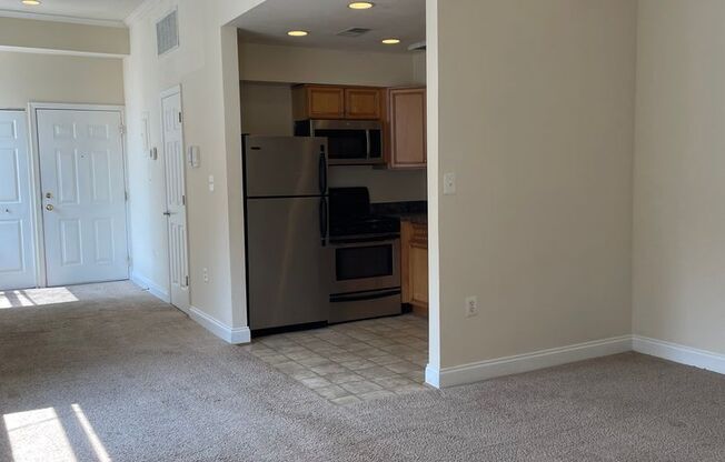 3 beds, 1 bath, 1,000 sqft, $1,999, Unit 515-F