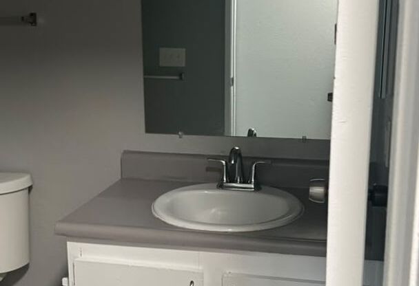 2 beds, 1 bath, 850 sqft, $1,550, Unit 1107 L7