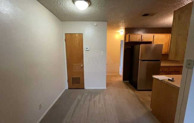 1 bed, 1 bath, $725, Unit 1305 Willow Springs Rd Unit C