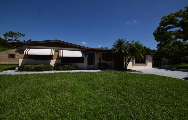 4 Bedroom, 3 Baths Single Family Home For Rent at 6220 Lynette St.Orlando, FL 32809