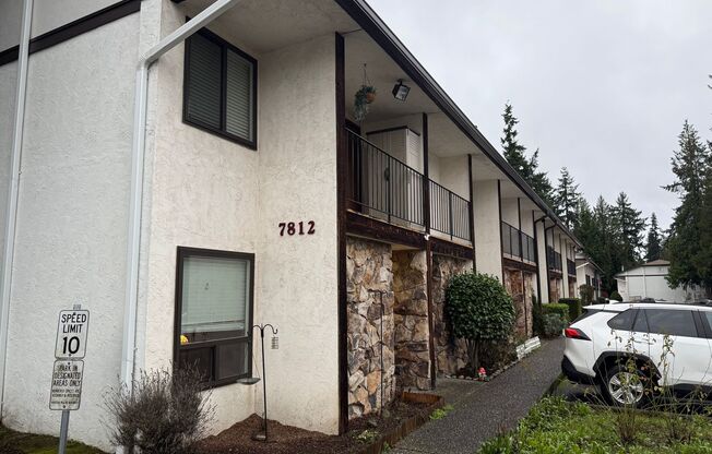 Beautifully Renovated 2 Bed/1.5 bath Condo Edmonds, WA. $2495/mo.