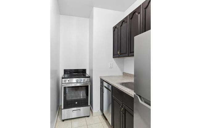 Studio, 1 bath, $2,800, Unit 2D