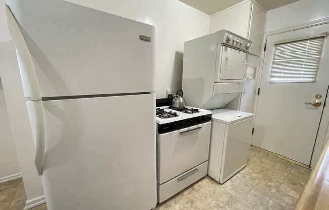 1 bed, 1 bath, 675 sqft, $2,195, Unit 8761 1/2 Reading Ave