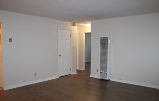 2 beds, 1 bath, $2,100, Unit 4