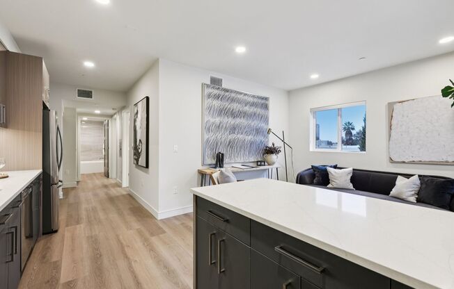 2 beds, 1 bath, 776 sqft, $3,250, Unit 706