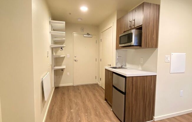 Studio, 1 bath, 175 sqft, $1,195, Unit 206
