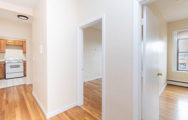 2 beds, 1 bath, 750 sqft, $2,900, Unit 36