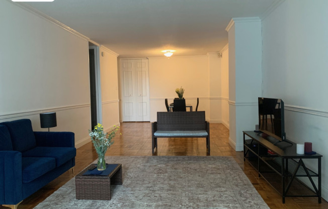 2 beds, 1 bath, $5,600, Unit 19J