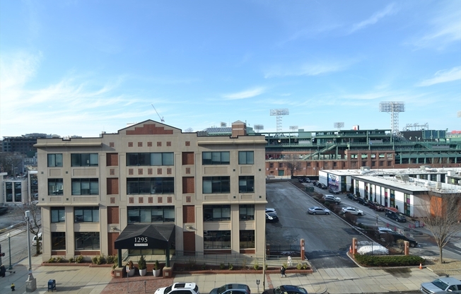 1 bed, 1 bath, 781 sqft, $4,000, Unit 511