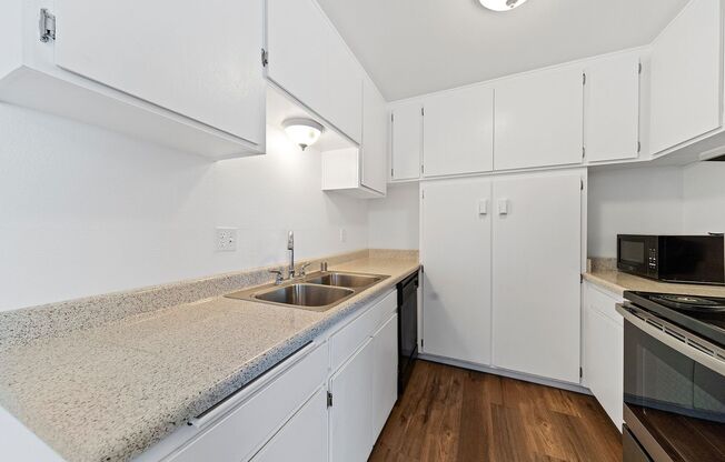 2 beds, 2 baths, 935 sqft, $2,550, Unit 027