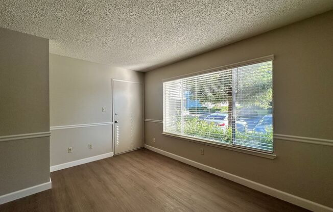 2 beds, 1 bath, 895 sqft, $1,700, Unit 490102