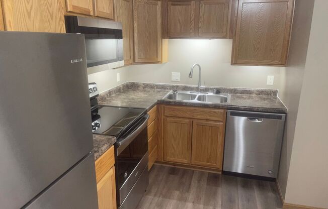 2 beds, 1 bath, $875, Unit #9