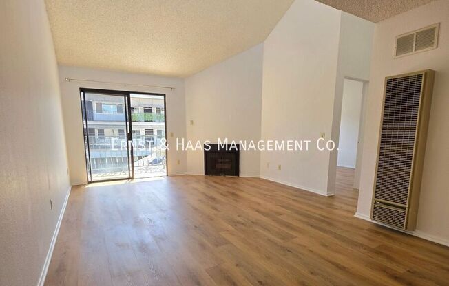 28 CERRITOS AVE