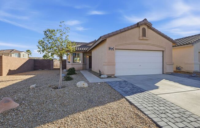 Beautiful Single-Story Home on an Oversized Corner Lot in Silverado Ranch — No HOA!