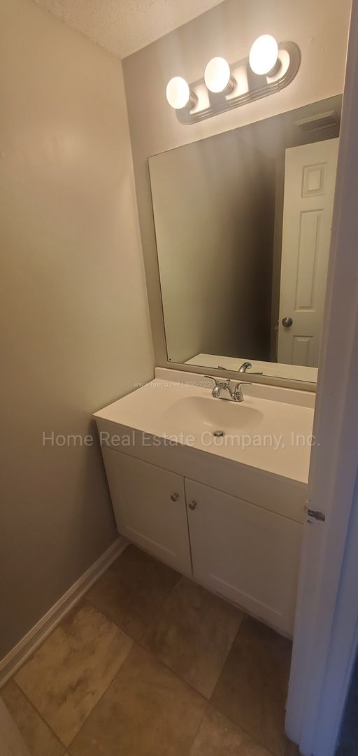 Valley Cliff Apartments | 3454 Valley Cliff Drive Apt #6