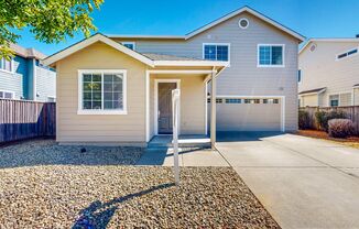 Bright 3 bedroom 2.5 bath home with 2 car garage!