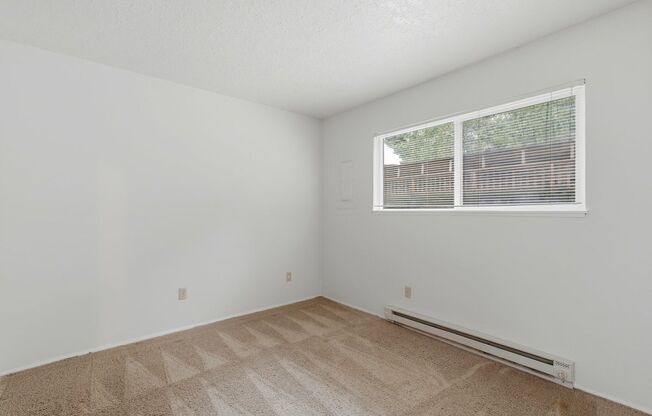 3 beds, 1 bath, 886 sqft, $1,575, Unit 16