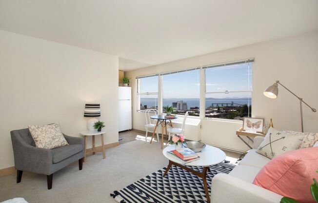 Studio, 1 bath, 423 sqft, $1,450, Unit 405
