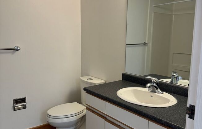 Studio, 1 bath, 400 sqft, $1,200, Unit 305