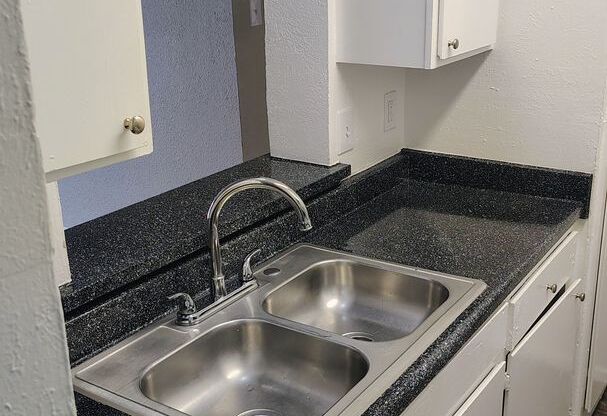 2 beds, 1 bath, 849 sqft, $1,300, Unit 2-246